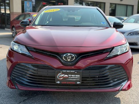 Used 2019 Toyota Camry LE FWD image 3