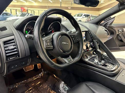 Used 2016 Jaguar F-TYPE R image 17