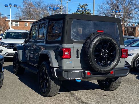 Used 2022 Jeep Wrangler Unlimited Sahara w/ Cold Weather Group image 5