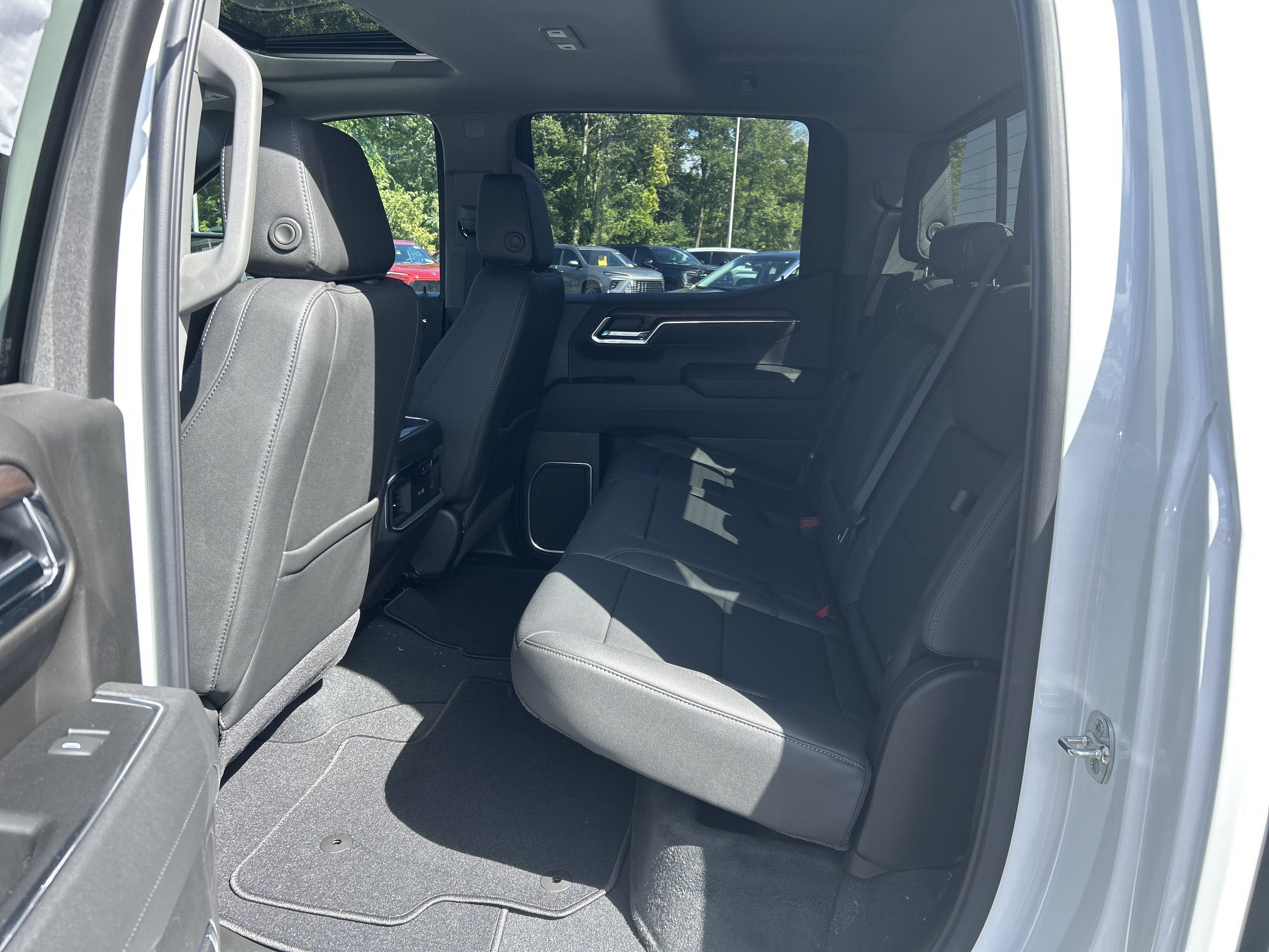 New 2026 GMC Sierra 1500 SLT w/ SLT Premium Plus Package AWD/4WD image 30