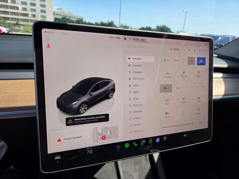 Used 2023 Tesla Model Y 2WD image 30