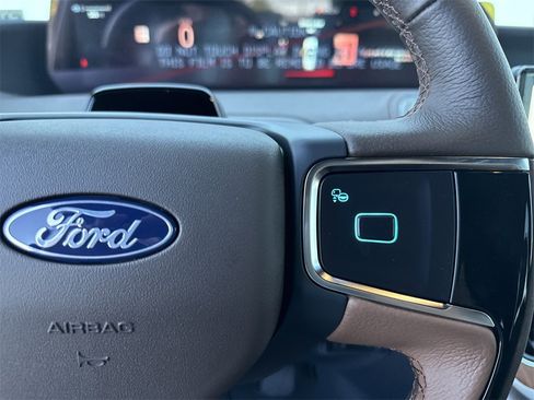 Used 2025 Ford Expedition Max King Ranch image 27