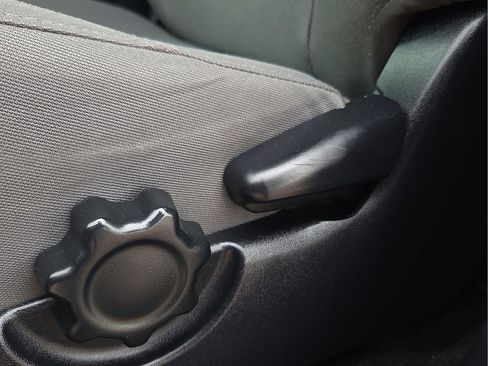 Used 2019 Toyota Tacoma SR5 RWD image 12