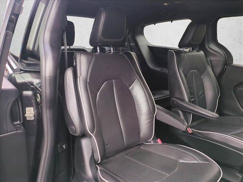 Used 2019 Chrysler Pacifica Limited w/ Advanced Safetytec Group FWD image 21