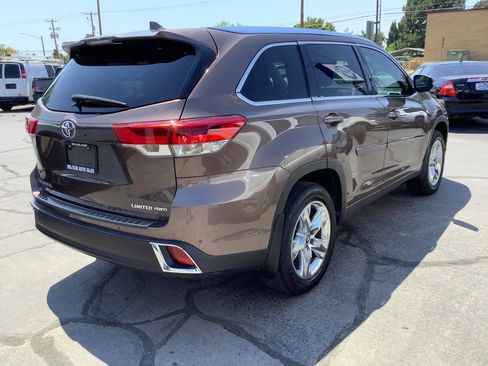 Used 2017 Toyota Highlander Limited AWD/4WD image 11
