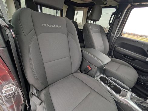 Used 2023 Jeep Wrangler Sahara w/ Cold Weather Group image 21