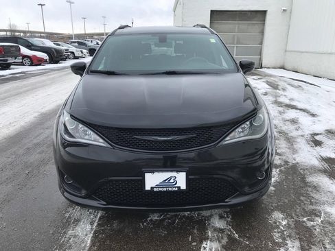 Used 2018 Chrysler Pacifica Touring-L w/ Premium Audio Group image 13