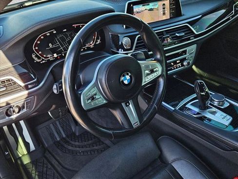 Used 2022 BMW 740i w/ M Sport Package image 10