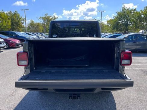 Used 2021 Jeep Gladiator Willys image 5