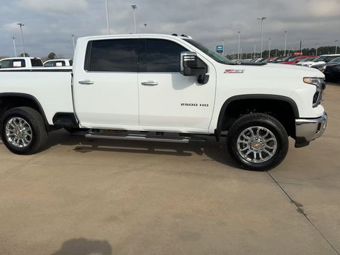 Used 2025 Chevrolet Silverado 2500 LTZ w/ LTZ Premium Package image 2