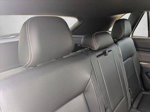 Used 2022 Volkswagen Atlas Cross Sport SE AWD/4WD image 17