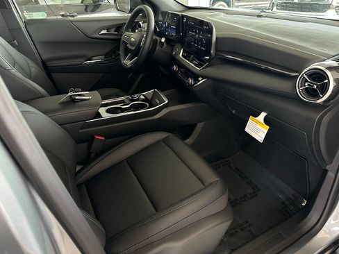 New 2026 Chevrolet Equinox LT w/ Convenience Package II FWD image 16