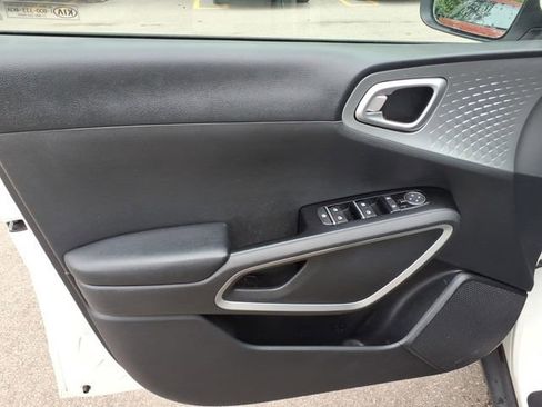 Used 2020 Kia Soul LX FWD image 14