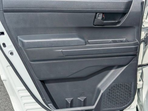 Used 2024 Toyota Tacoma SR5 AWD/4WD image 18