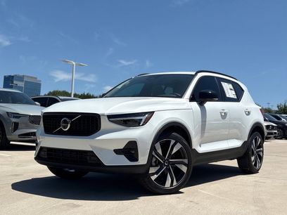 New 2026 Volvo XC40 B4 Plus w/ Protection Package Premier