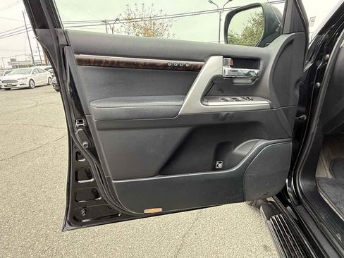 Used 2015 Toyota Land Cruiser image 39