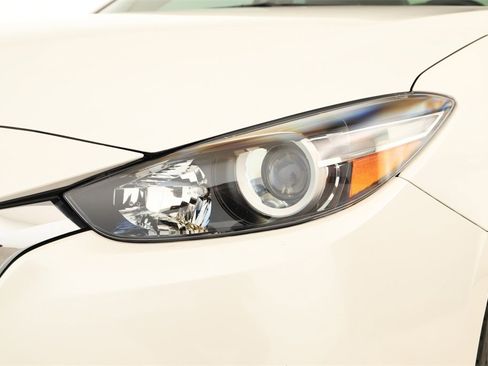 Used 2018 MAZDA MAZDA3 Touring image 32