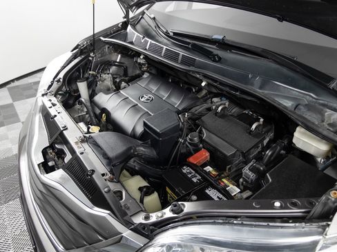 Used 2013 Toyota Sienna XLE image 41