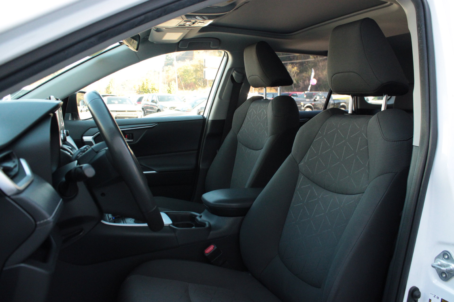 Used 2021 Toyota RAV4 XLE w/ Convenience Package AWD/4WD image 17