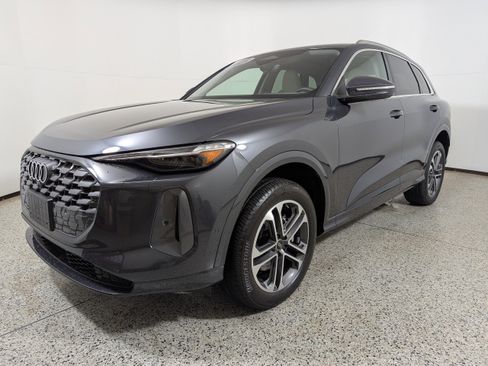 Certified 2025 Audi Q5 Premium Plus w/ Premium Plus image 3