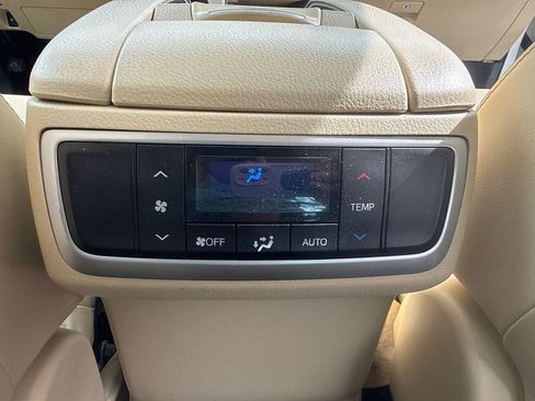 Used 2015 Toyota Highlander Limited w/ Driver Technology Package image 30