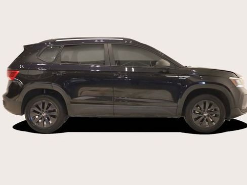 Used 2022 Volkswagen Taos S image 4