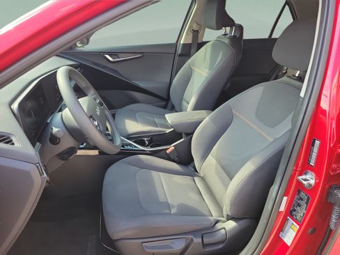 Used 2024 Kia Niro LX FWD image 9
