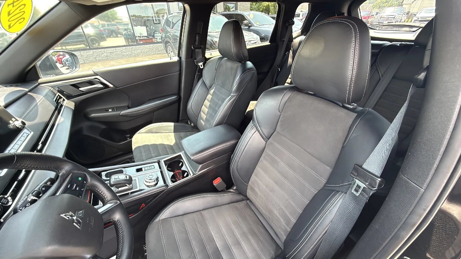 Used 2024 Mitsubishi Outlander FWD image 16