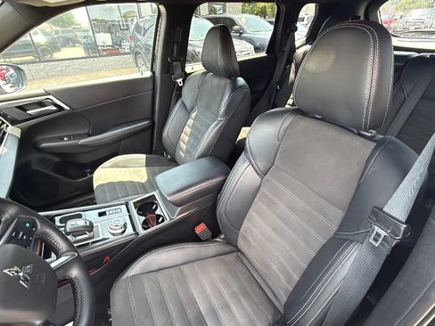 Used 2024 Mitsubishi Outlander FWD image 16