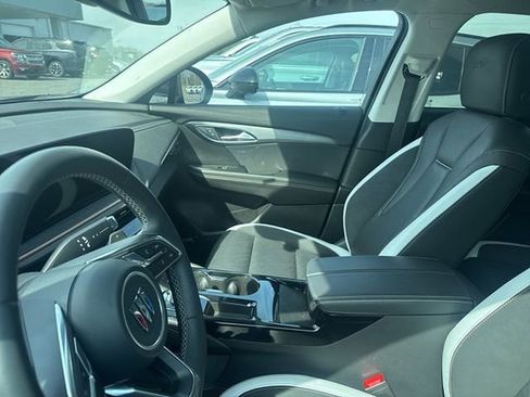 Certified 2025 Buick Envision Sport Touring image 7