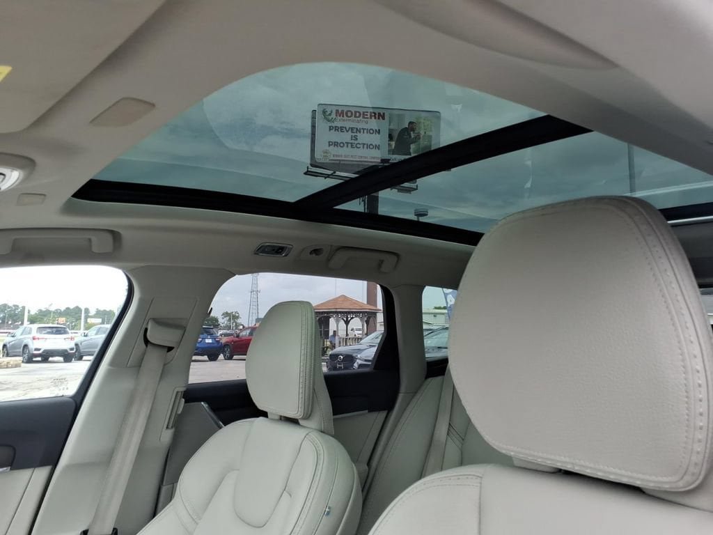 Used 2020 Volvo V90 T6 Cross Country AWD/4WD image 17