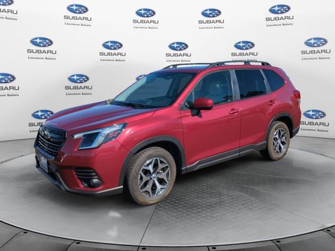 Used 2022 Subaru Forester Premium AWD/4WD image 2
