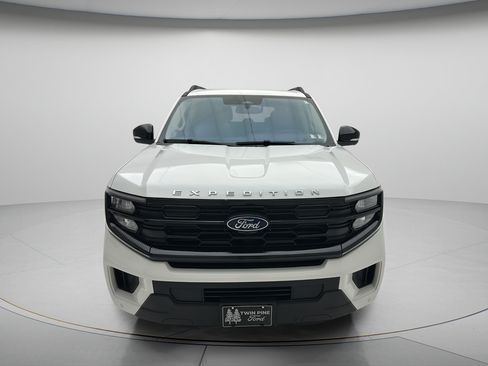Used 2025 Ford Expedition Active AWD/4WD image 2