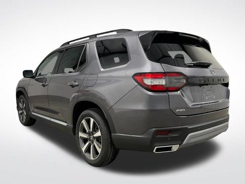 Used 2024 Honda Pilot Touring image 3
