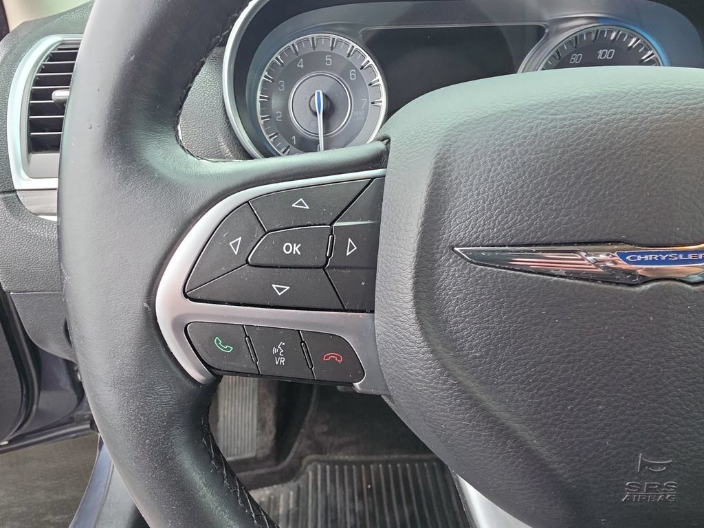 Used 2016 Chrysler 300 Limited RWD image 17