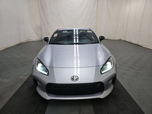 Used 2025 Toyota GR86 RWD image 2