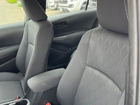 Used 2025 Toyota Corolla LE FWD image 11