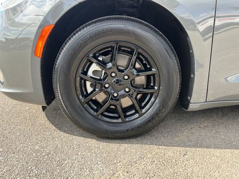 Used 2025 Chrysler Pacifica Select FWD image 24