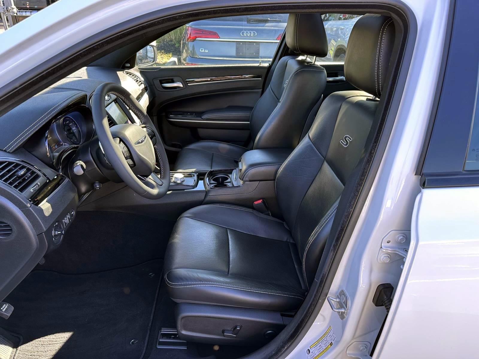 Used 2022 Chrysler 300 S w/ Comfort Group RWD image 12