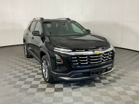 Used 2025 Chevrolet Equinox LT w/ Convenience Package II AWD/4WD image 3