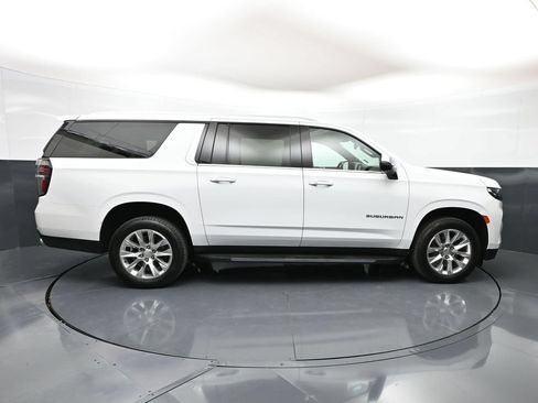 Used 2023 Chevrolet Suburban Premier AWD/4WD image 36