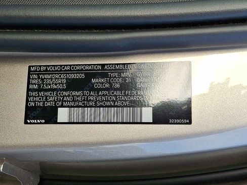 Used 2025 Volvo XC60 B5 Plus image 26