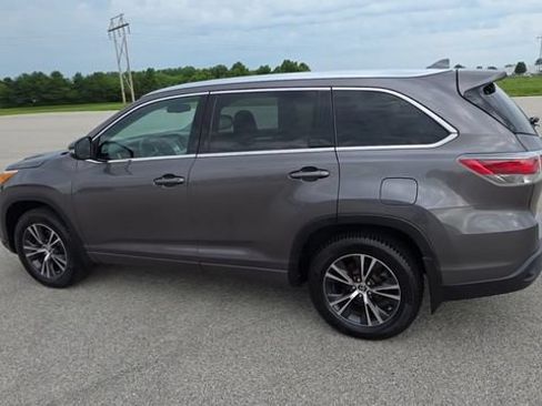 Used 2016 Toyota Highlander XLE AWD/4WD image 7