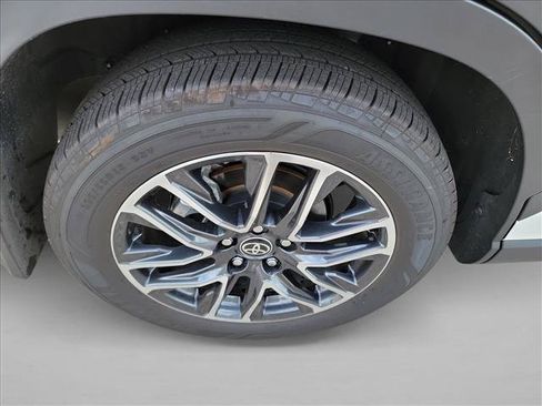 Used 2026 Toyota Corolla Cross XLE w/ Convenience Package FWD image 11