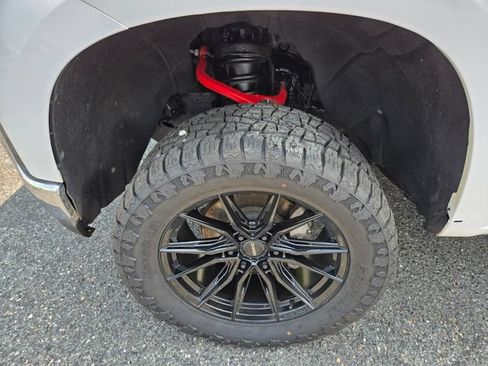 Used 2020 Chevrolet Silverado 1500 LT RWD image 23