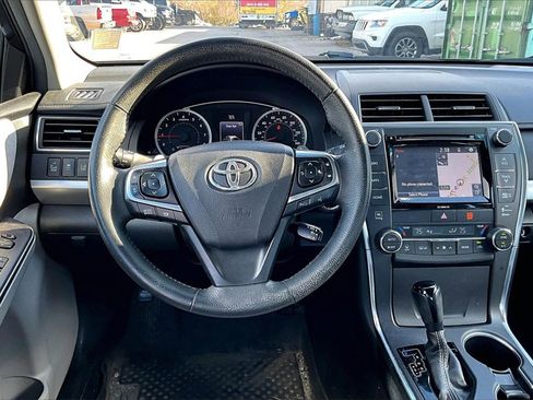 Used 2017 Toyota Camry XSE image 5