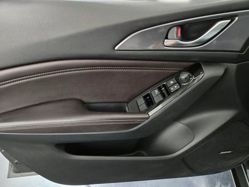 Used 2018 MAZDA MAZDA3 Grand Touring image 28