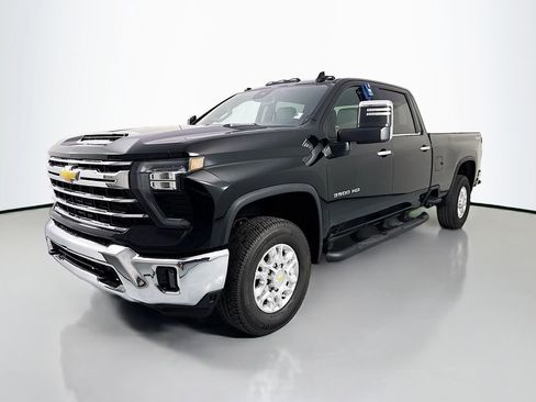 Used 2024 Chevrolet Silverado 3500 LTZ w/ LTZ Convenience Package AWD/4WD image 3
