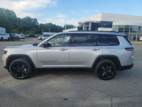Used 2025 Jeep Grand Cherokee L Limited w/ Luxury Tech Group II RWD image 4
