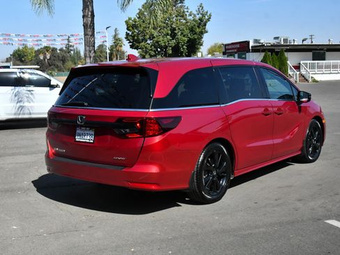 Used 2024 Honda Odyssey Sport image 8